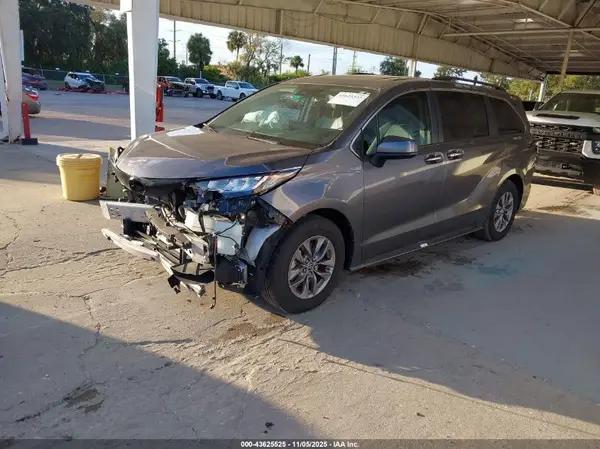 5TDYRKEC9NS131147 2022 TOYOTA SIENNA - Image 2