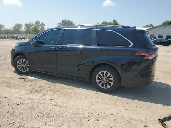 5TDYRKEC9NS135165 2022 TOYOTA SIENNA - Image 2