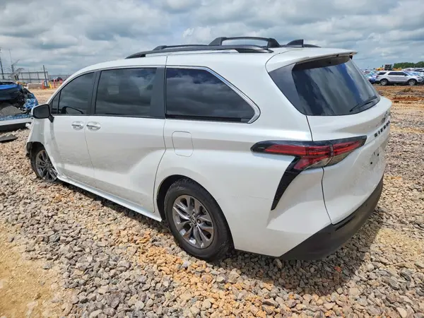 5TDYRKEC9NS136011 2022 TOYOTA SIENNA - Image 2