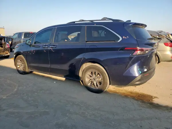 5TDYRKEC9PS150462 2023 TOYOTA SIENNA - Image 2