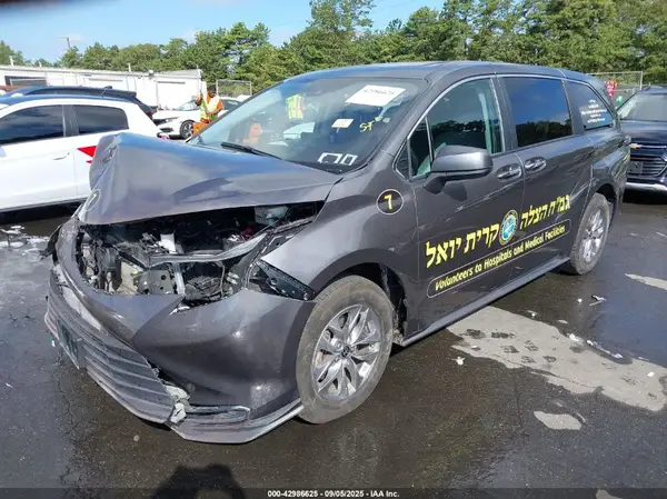 5TDYRKEC9PS152552 2023 TOYOTA SIENNA - Image 2