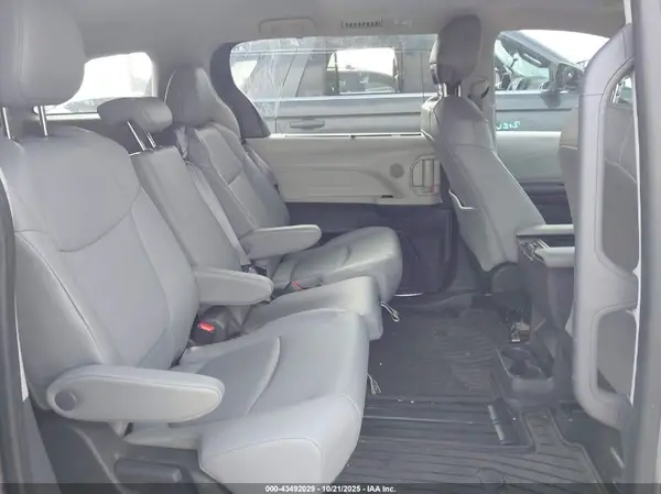 5TDYRKEC9PS153698 2023 TOYOTA SIENNA - Image 8