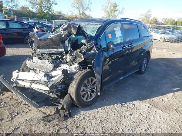 5TDYRKEC9PS156505 2023 TOYOTA SIENNA - Image 2