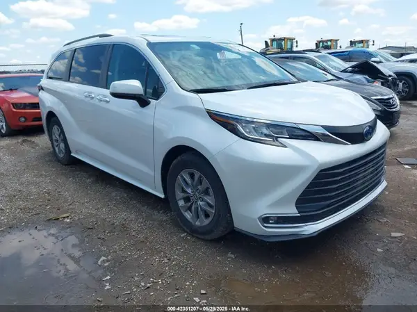 5TDYRKEC9PS163549 2023 TOYOTA SIENNA - Image 1