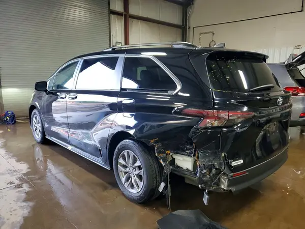 5TDYRKEC9PS165057 2023 TOYOTA SIENNA - Image 2