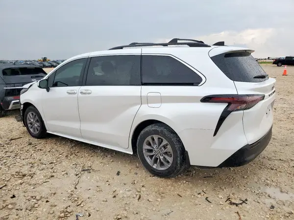 5TDYRKEC9PS168685 2023 TOYOTA SIENNA - Image 2