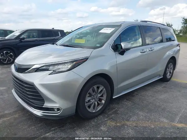 5TDYRKEC9PS171845 2023 TOYOTA SIENNA - Image 2