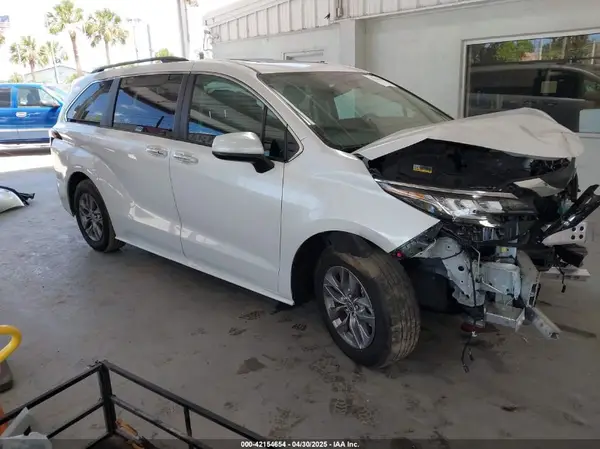 5TDYRKEC9PS176415 2023 TOYOTA SIENNA - Image 1