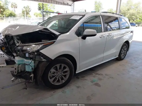 5TDYRKEC9PS176415 2023 TOYOTA SIENNA - Image 2