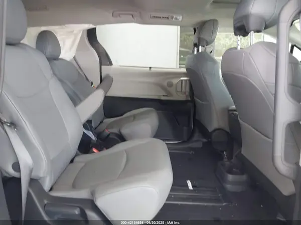 5TDYRKEC9PS176415 2023 TOYOTA SIENNA - Image 8