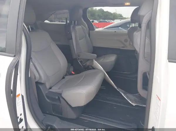 5TDYRKEC9RS182086 2024 TOYOTA SIENNA - Image 8