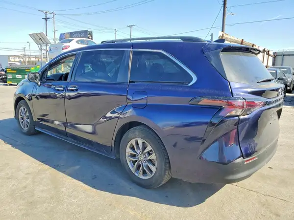 5TDYRKEC9RS183884 2024 TOYOTA SIENNA - Image 2