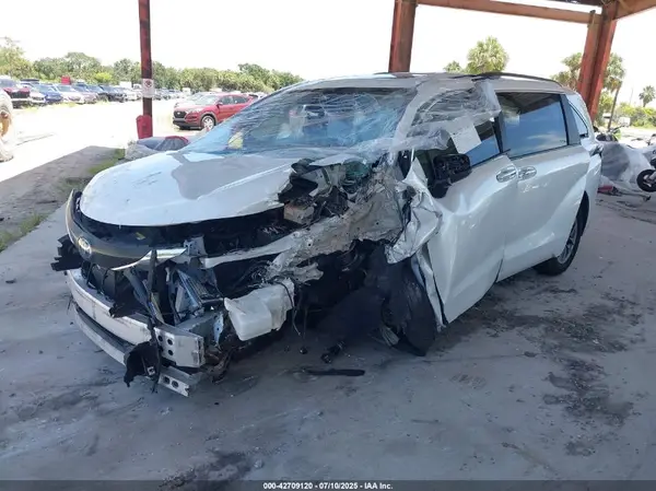 5TDYRKEC9RS191094 2024 TOYOTA SIENNA - Image 2