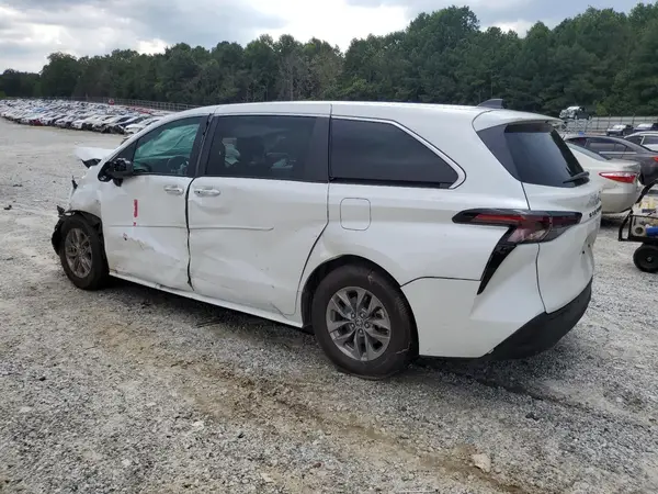 5TDYRKEC9RS193251 2024 TOYOTA SIENNA - Image 2