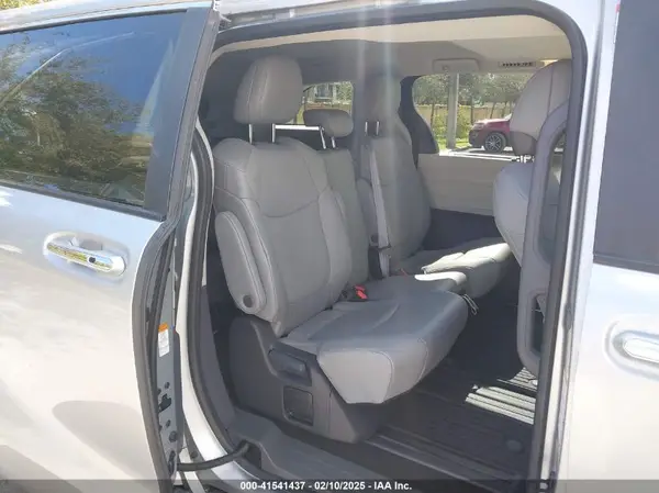 5TDYRKEC9RS200201 2024 TOYOTA SIENNA - Image 8