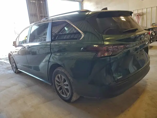 5TDYRKEC9RS204331 2024 TOYOTA SIENNA - Image 2