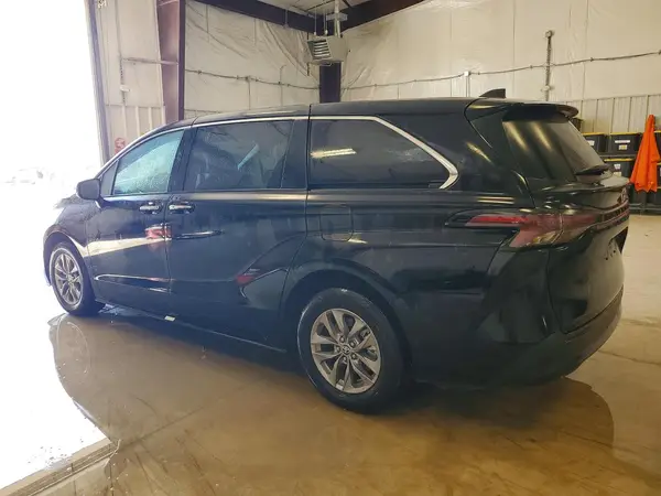 5TDYRKEC9RS213465 2024 TOYOTA SIENNA - Image 2