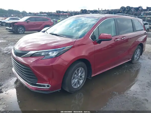 5TDYRKEC9RS215720 2024 TOYOTA SIENNA - Image 2