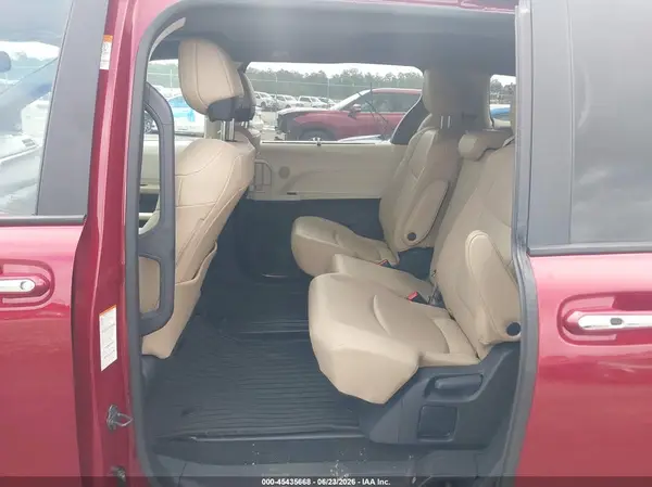 5TDYRKEC9RS215720 2024 TOYOTA SIENNA - Image 8
