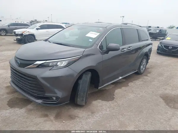 5TDYRKEC9SS227050 2025 TOYOTA SIENNA - Image 2