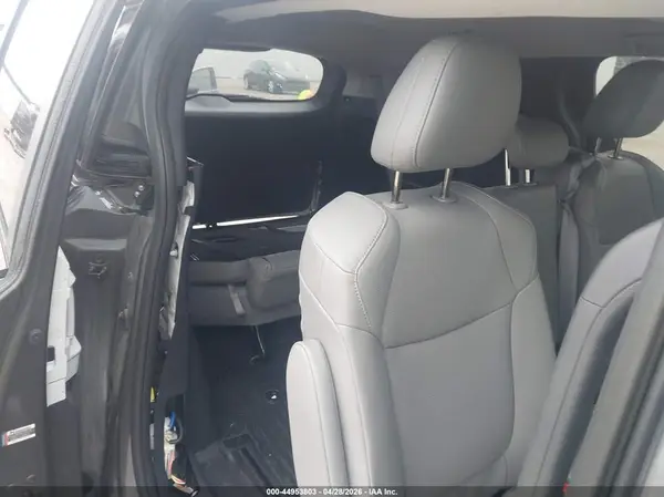 5TDYRKEC9SS227050 2025 TOYOTA SIENNA - Image 8