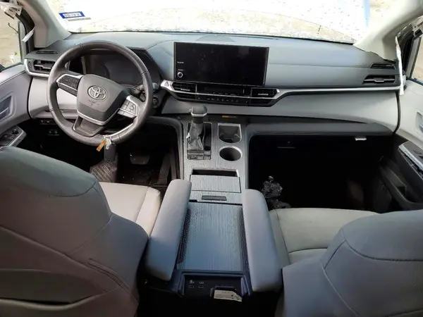 5TDYRKEC9SS233317 2025 TOYOTA SIENNA - Image 8