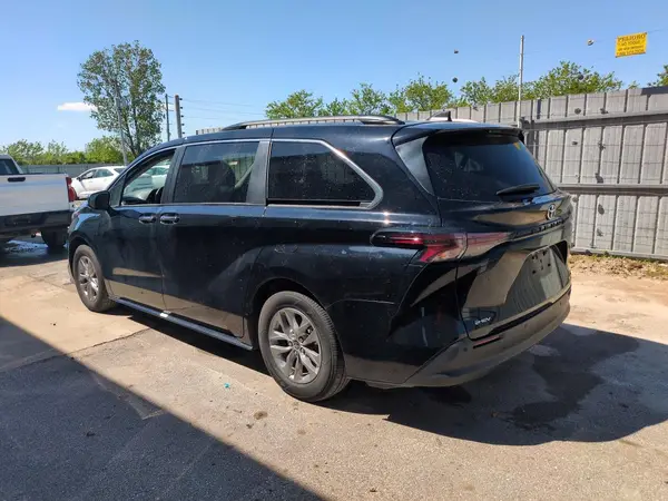 5TDYRKEC9SS237612 2025 TOYOTA SIENNA - Image 2