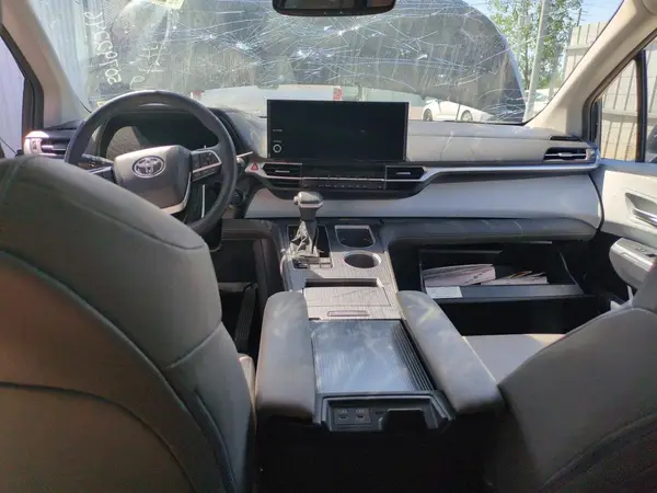 5TDYRKEC9SS237612 2025 TOYOTA SIENNA - Image 8