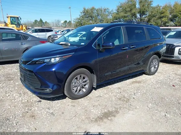 5TDYRKEC9SS255236 2025 TOYOTA SIENNA - Image 2
