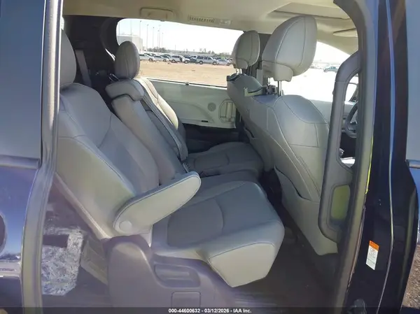 5TDYRKEC9SS255236 2025 TOYOTA SIENNA - Image 8