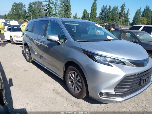 5TDYRKEC9SS264812 2025 TOYOTA SIENNA - Image 1