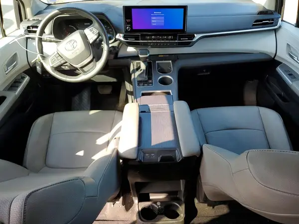 5TDYRKEC9SS268598 2025 TOYOTA SIENNA - Image 8