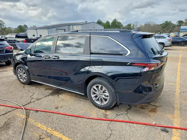 5TDYRKEC9SS278144 2025 TOYOTA SIENNA - Image 2