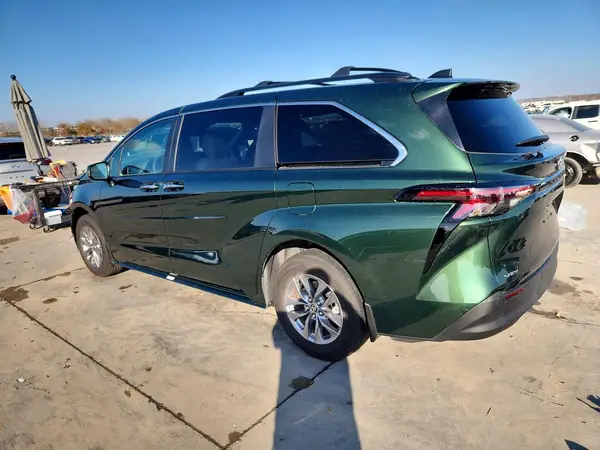 5TDYRKEC9SS286874 2025 TOYOTA SIENNA - Image 2