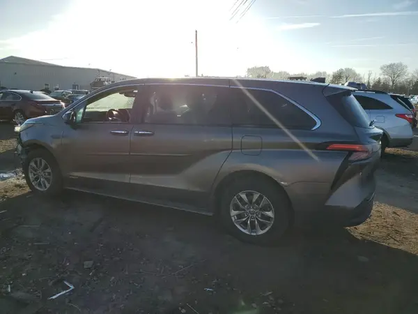 5TDYRKECXMS013087 2021 TOYOTA SIENNA - Image 2