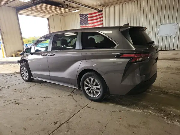 5TDYRKECXMS016460 2021 TOYOTA SIENNA - Image 2