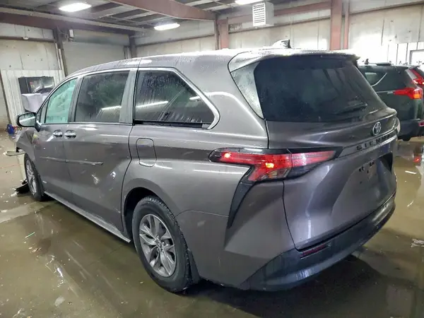 5TDYRKECXMS018824 2021 TOYOTA SIENNA - Image 2
