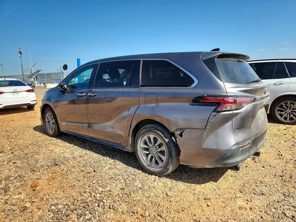 5TDYRKECXMS032237 2021 TOYOTA SIENNA - Image 2