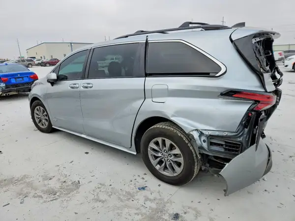 5TDYRKECXMS034781 2021 TOYOTA SIENNA - Image 2