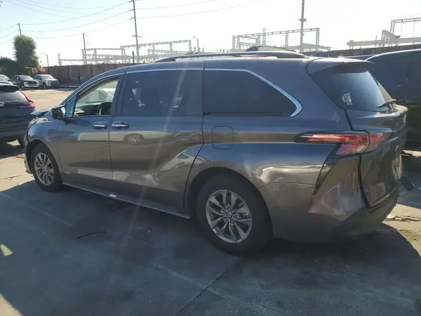 5TDYRKECXMS043139 2021 TOYOTA SIENNA - Image 2