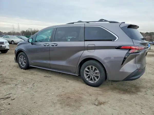 5TDYRKECXMS047207 2021 TOYOTA SIENNA - Image 2