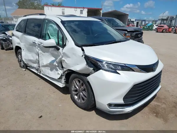 5TDYRKECXNS074912 2022 TOYOTA SIENNA - Image 1