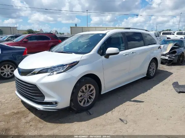 5TDYRKECXNS074912 2022 TOYOTA SIENNA - Image 2