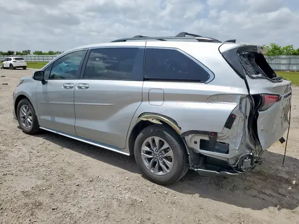 5TDYRKECXNS076093 2022 TOYOTA SIENNA - Image 2
