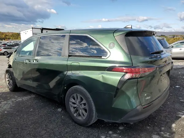 5TDYRKECXNS077857 2022 TOYOTA SIENNA - Image 2