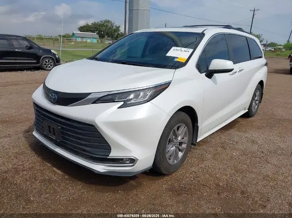 5TDYRKECXNS085635 2022 TOYOTA SIENNA - Image 2