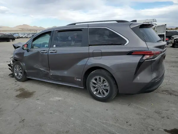 5TDYRKECXNS087451 2022 TOYOTA SIENNA - Image 2