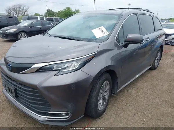 5TDYRKECXNS108735 2022 TOYOTA SIENNA - Image 2