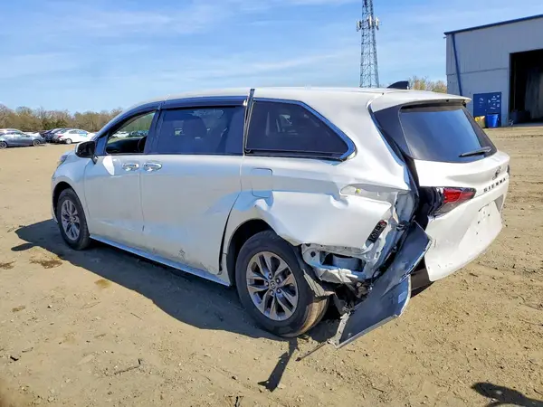 5TDYRKECXNS128211 2022 TOYOTA SIENNA - Image 2