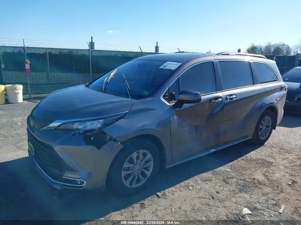 5TDYRKECXNS129603 2022 TOYOTA SIENNA - Image 2